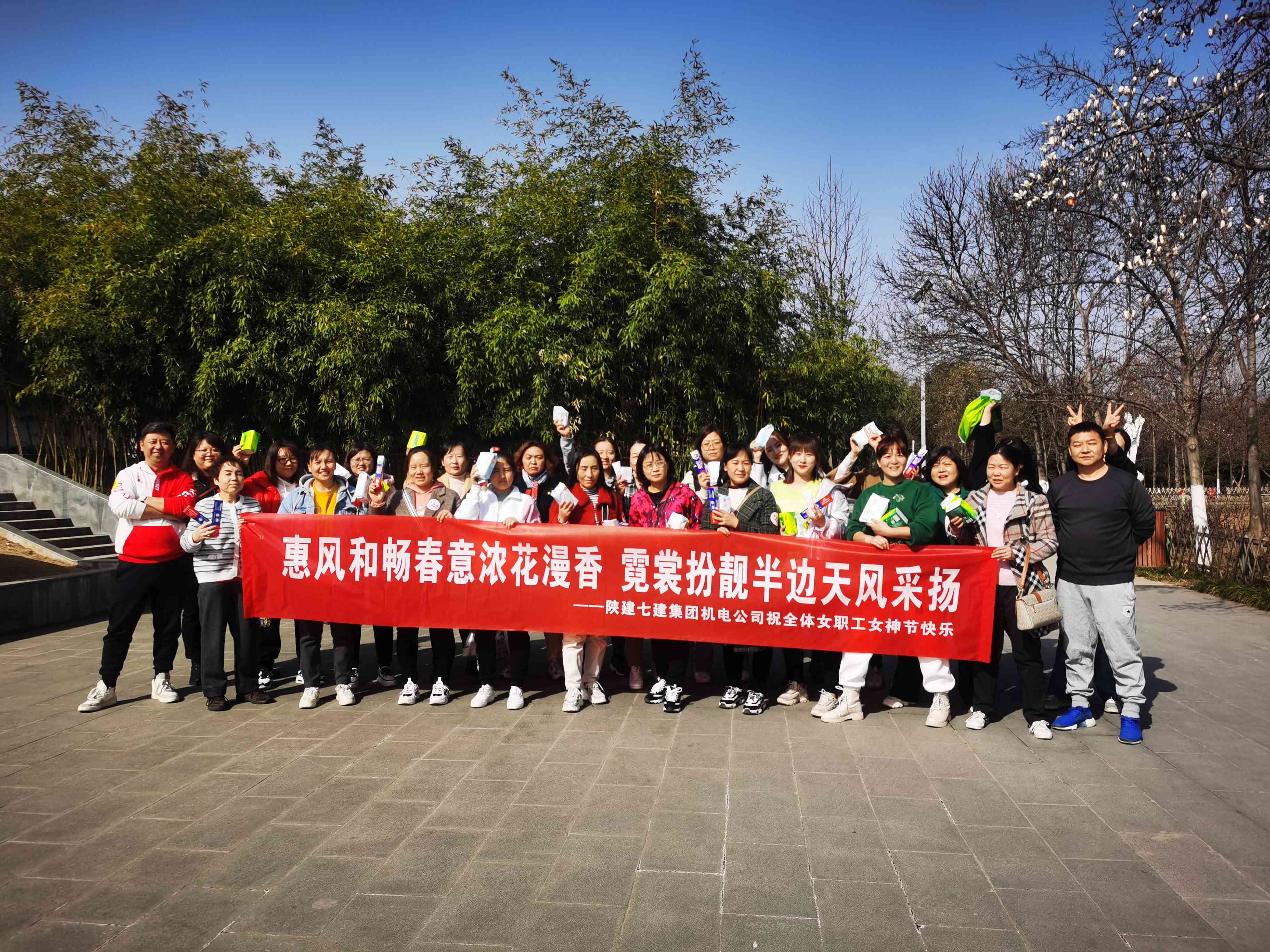 1646636421597769.jpg 合影.jpg